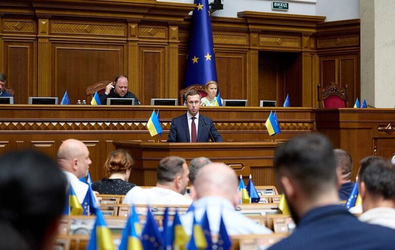 Україна місяць буде без міністра оборони – нардеп