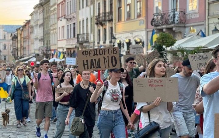 Українці 11 днів вимагають повернути Федорова