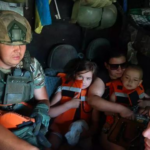 З 10 сіл Дніпропетровщини евакуюють родини з дітьми