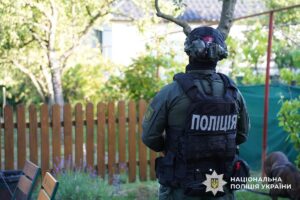За $7 тисяч обіцяв зняти з обліку: на Вінниччині затримали патрульного