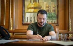 Зеленський підписав продовження мобілізації і воєнного стану
