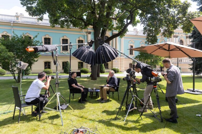 Зеленський повідомив про “дуже хорошу” розмову з прем’єром Британії