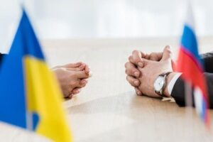 Знову таємні зустрічі. Перемовини щодо війни