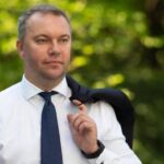 Ексчиновника МЗС заарештували через донати