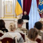 Володимир Зеленський вручив державні нагороди українським воїнам