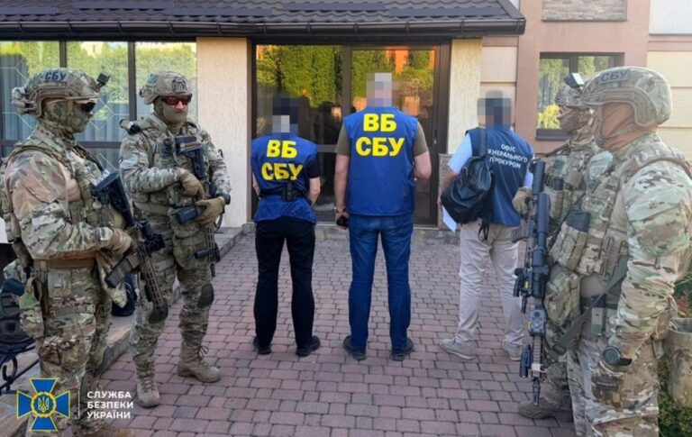 Хмельницького топ-посадовця спіймали на “відкатах”