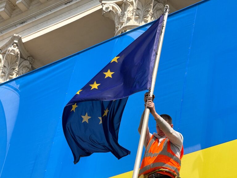 Міністри ЄС хочуть обговорити передачу російських активів Україні