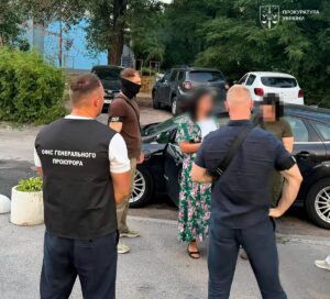 Офіцерка Генштабу ЗСУ отримала підозру в одержанні 14 тисяч доларів