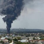 Після вибухів у Брянську вирує масштабна пожежа