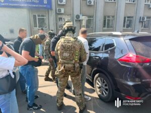 Податківців Сумщини спіймали на хабарі