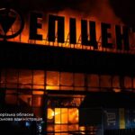 Пожежа у торговому центрі: РФ атакувала Запоріжжя