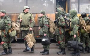 Примусова мобілізація в РФ: чоловіків забирають з вулиць та роботи