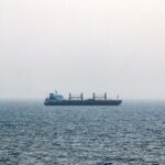 Судна біля двох ключових нафтових маршрутів зазнали атак США та хуситів