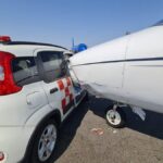 У Мілані авто врізалося у приватний літак