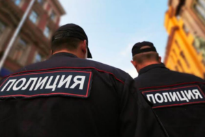 У Росії поліцейський одружив злочинців на повіях і відправляв на війну