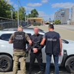 З Молдови в Україну екстрадували підозрюваного у переправленні чоловіків