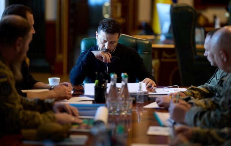Зеленський анонсував кадрові зміни в армії